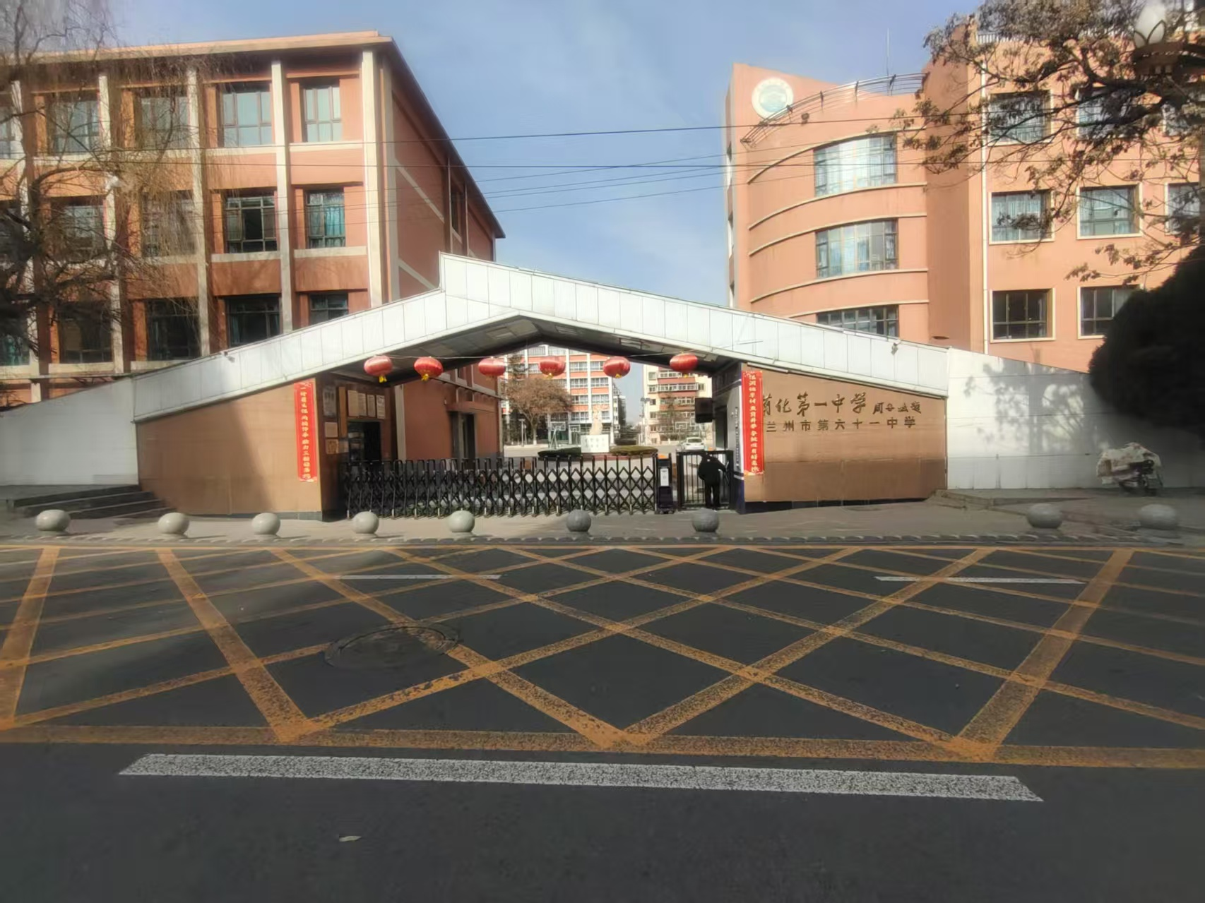 �m���е���ʮһ�ЌW���m��һ�У�